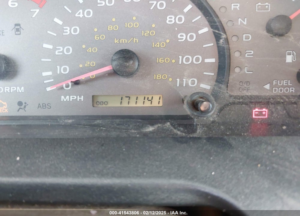 2002 TOYOTA SEQUOIA LIMITED V8 VIN: 5TDZT38A52S100253