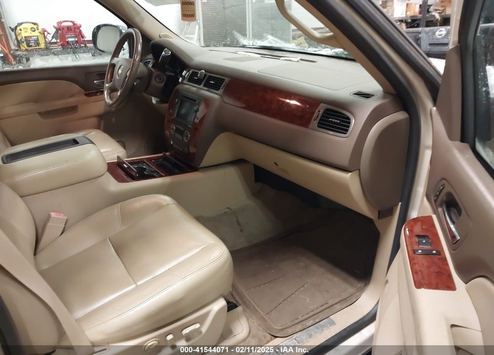 2011 CHEVROLET TAHOE VIN: 1GNSKCE05BR217546
