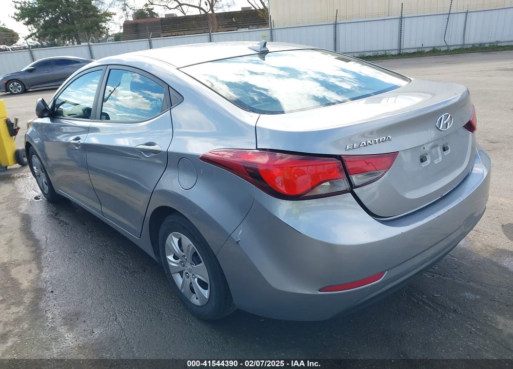 2016 HYUNDAI ELANTRA VIN: 5NPDH4AE8GH698947