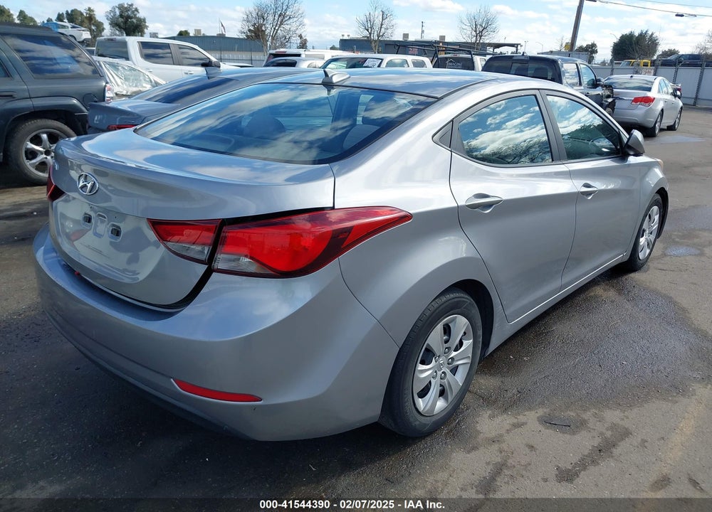 2016 HYUNDAI ELANTRA VIN: 5NPDH4AE8GH698947