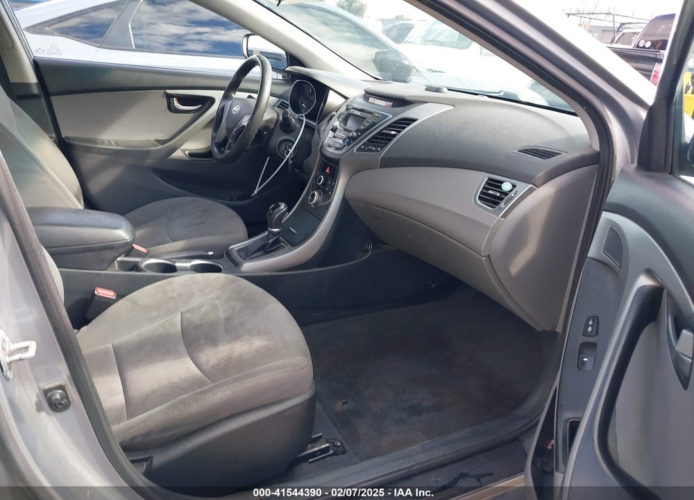 2016 HYUNDAI ELANTRA VIN: 5NPDH4AE8GH698947