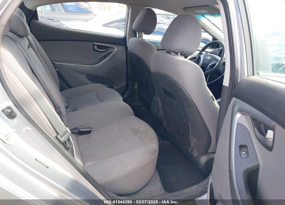 2016 HYUNDAI ELANTRA VIN: 5NPDH4AE8GH698947