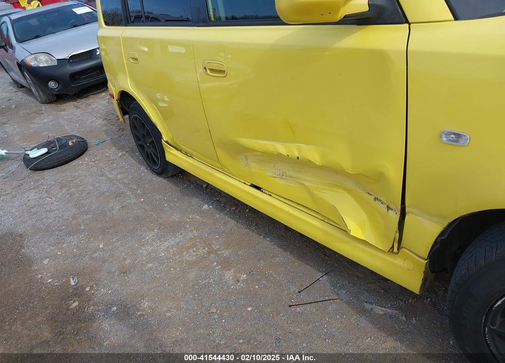 2005 SCION XB VIN: JTLKT324954015926