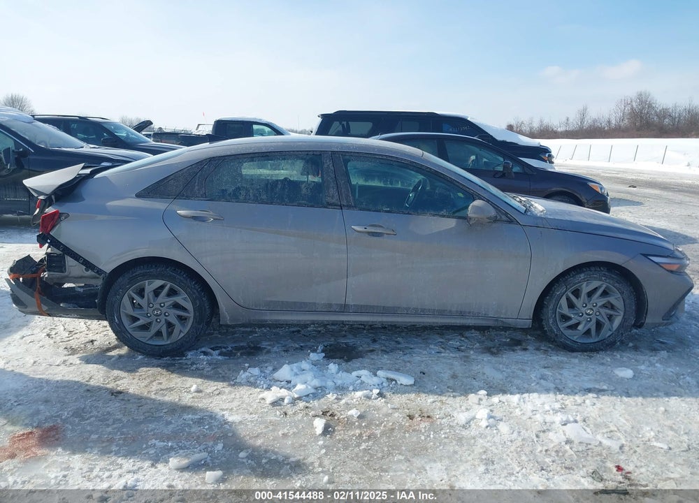 2024 HYUNDAI ELANTRA SEL VIN: KMHLM4DG0RU638198