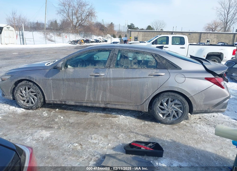 2024 HYUNDAI ELANTRA SEL VIN: KMHLM4DG0RU638198