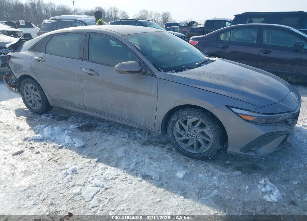 2024 HYUNDAI ELANTRA SEL VIN: KMHLM4DG0RU638198