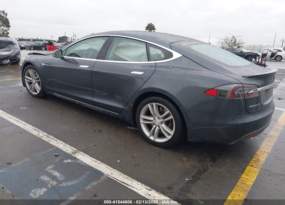 2016 TESLA MODEL S VIN: 5YJSA1E26GF120371