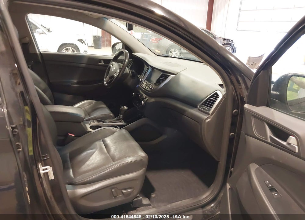 2016 HYUNDAI TUCSON VIN: KM8J3CA28GU205030