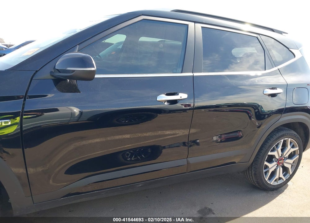 2021 KIA SELTOS VIN: KNDETCA20M7183363