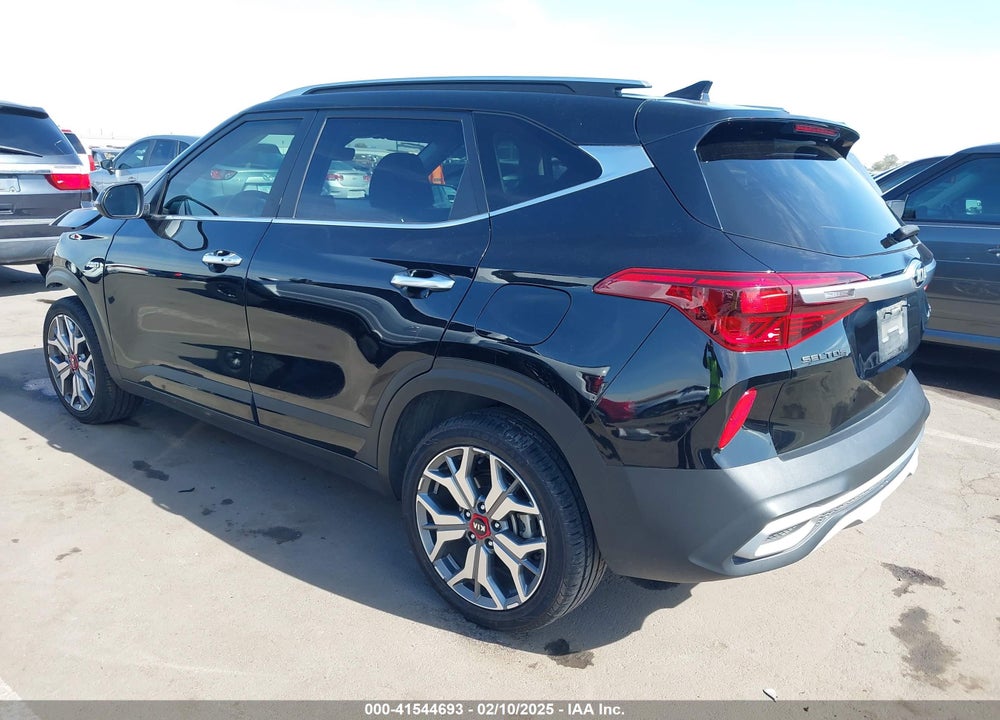 2021 KIA SELTOS VIN: KNDETCA20M7183363