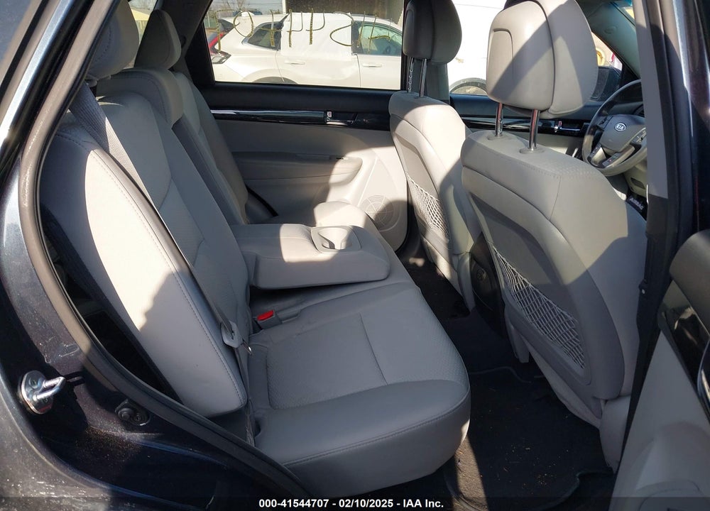 2012 KIA SORENTO LX VIN: 5XYKT3A60CG238417