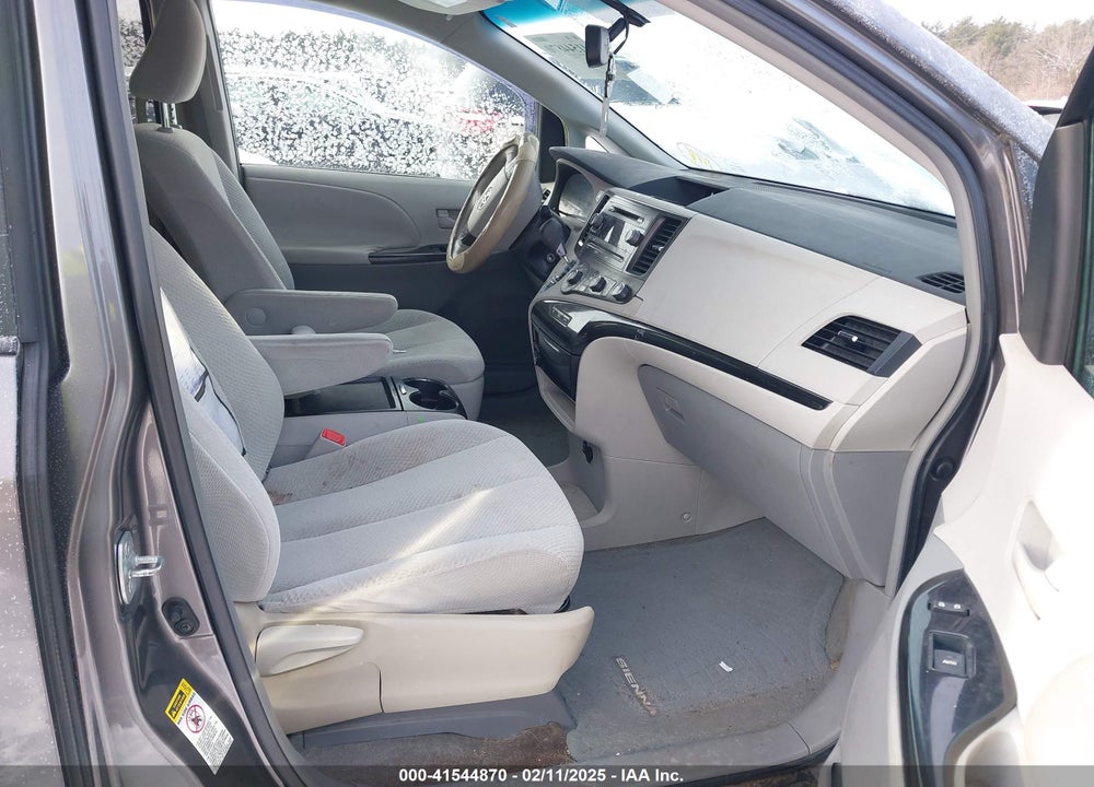 2011 TOYOTA SIENNA VIN: 5TDKK3DC9BS117956