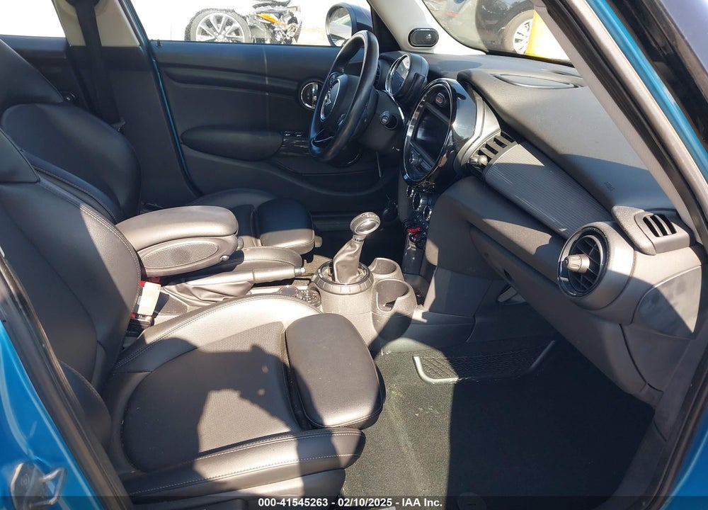 2015 MINI HARDTOP VIN: WMWXS5C56FT830306