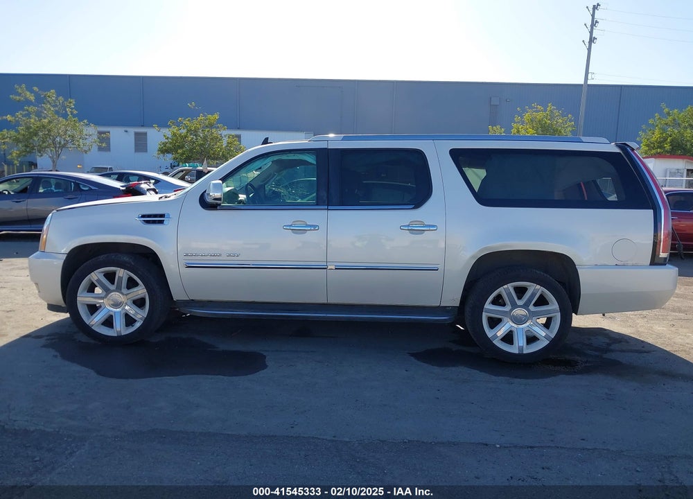 2011 CADILLAC ESCALADE ESV LUXURY VIN: 1GYS4HEF9BR203728