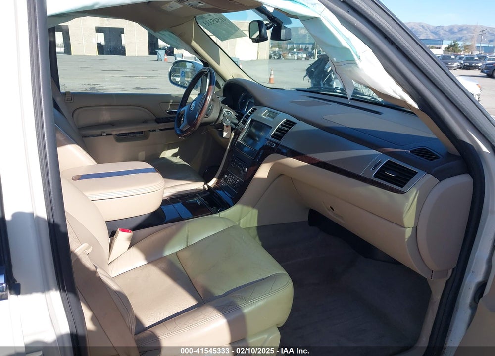 2011 CADILLAC ESCALADE ESV LUXURY VIN: 1GYS4HEF9BR203728
