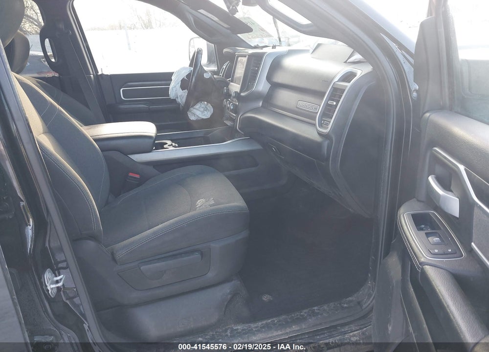 2019 RAM 3500 BIG HORN  4X4 6'4 BOX VIN: 3C63R3LL8KG610003