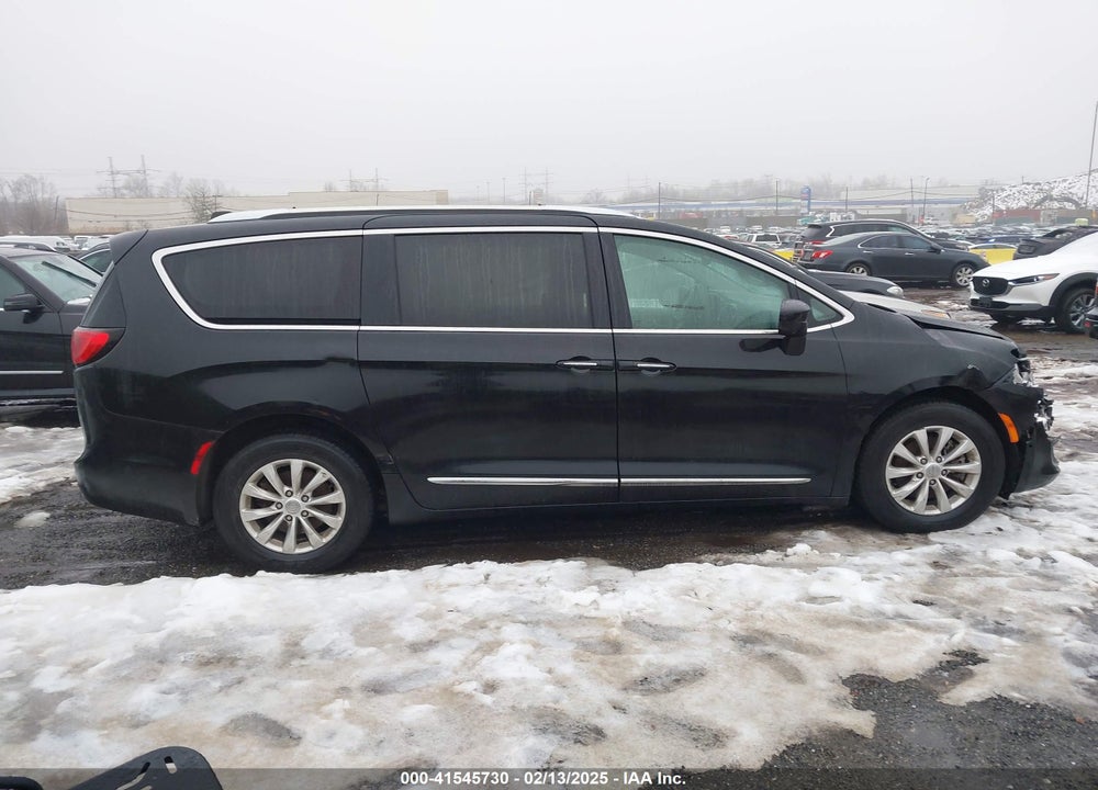 2019 CHRYSLER PACIFICA TOURING L VIN: 2C4RC1BG2KR715353