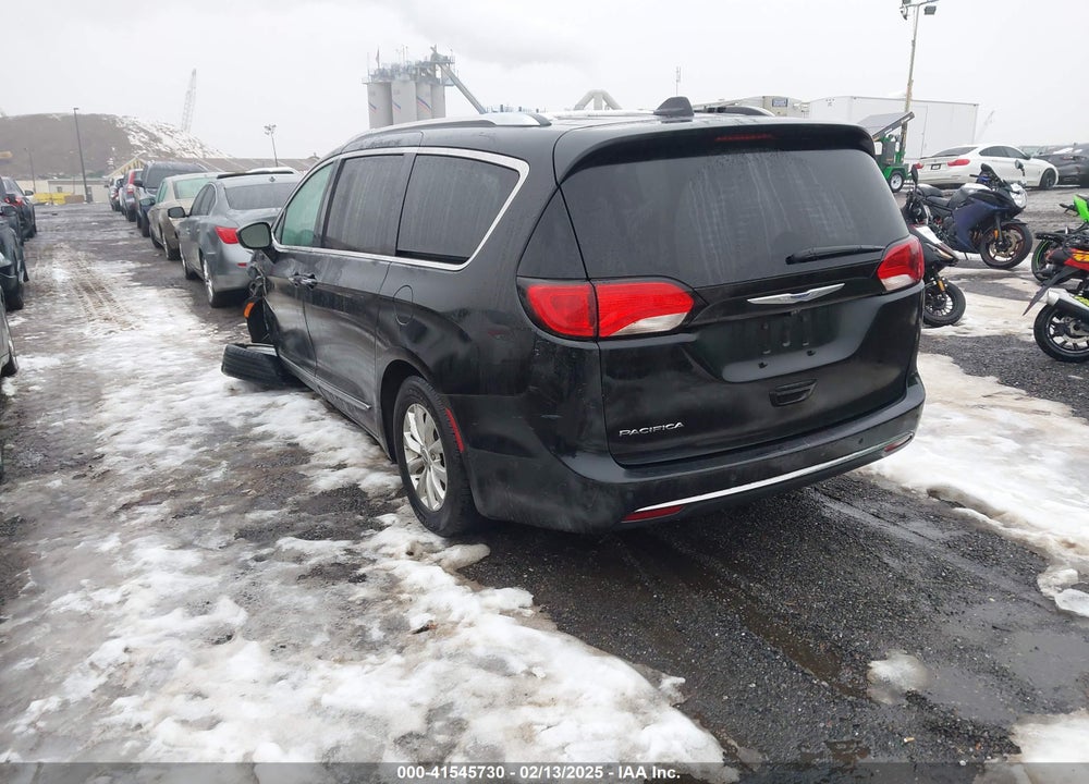 2019 CHRYSLER PACIFICA TOURING L VIN: 2C4RC1BG2KR715353