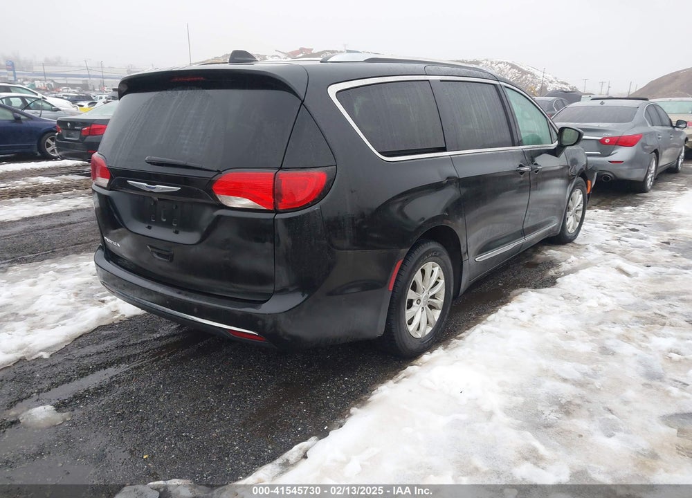 2019 CHRYSLER PACIFICA TOURING L VIN: 2C4RC1BG2KR715353