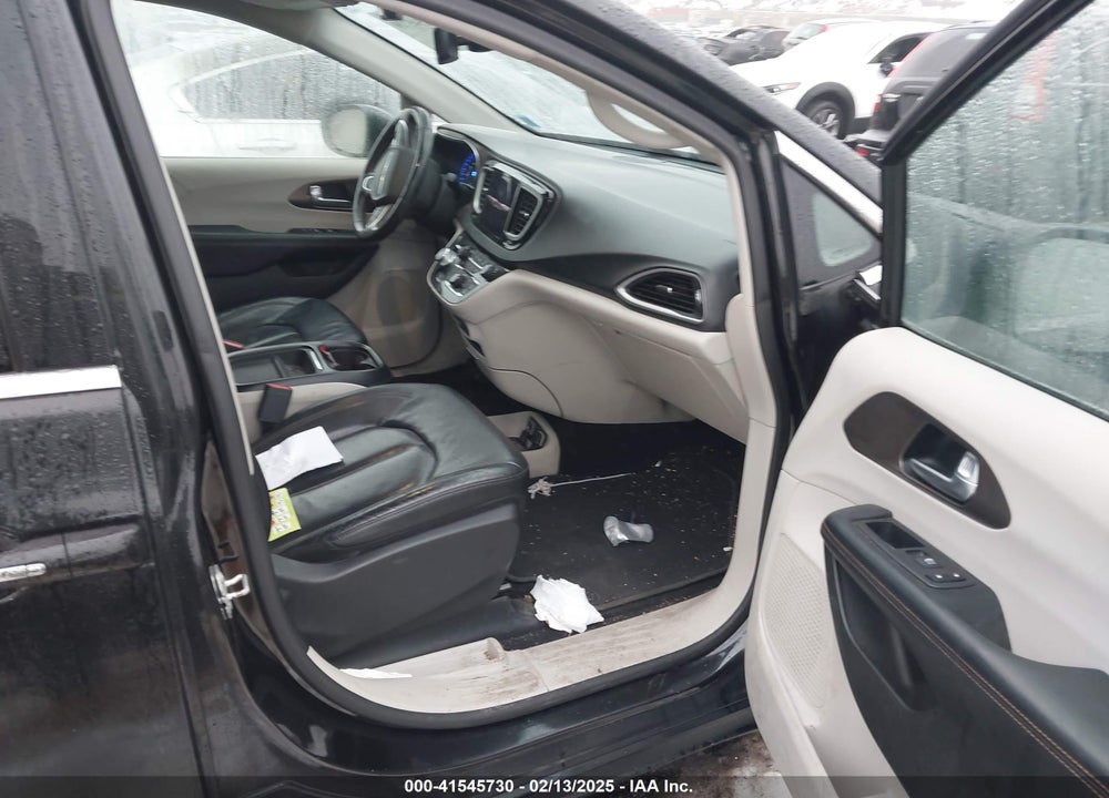 2019 CHRYSLER PACIFICA TOURING L VIN: 2C4RC1BG2KR715353