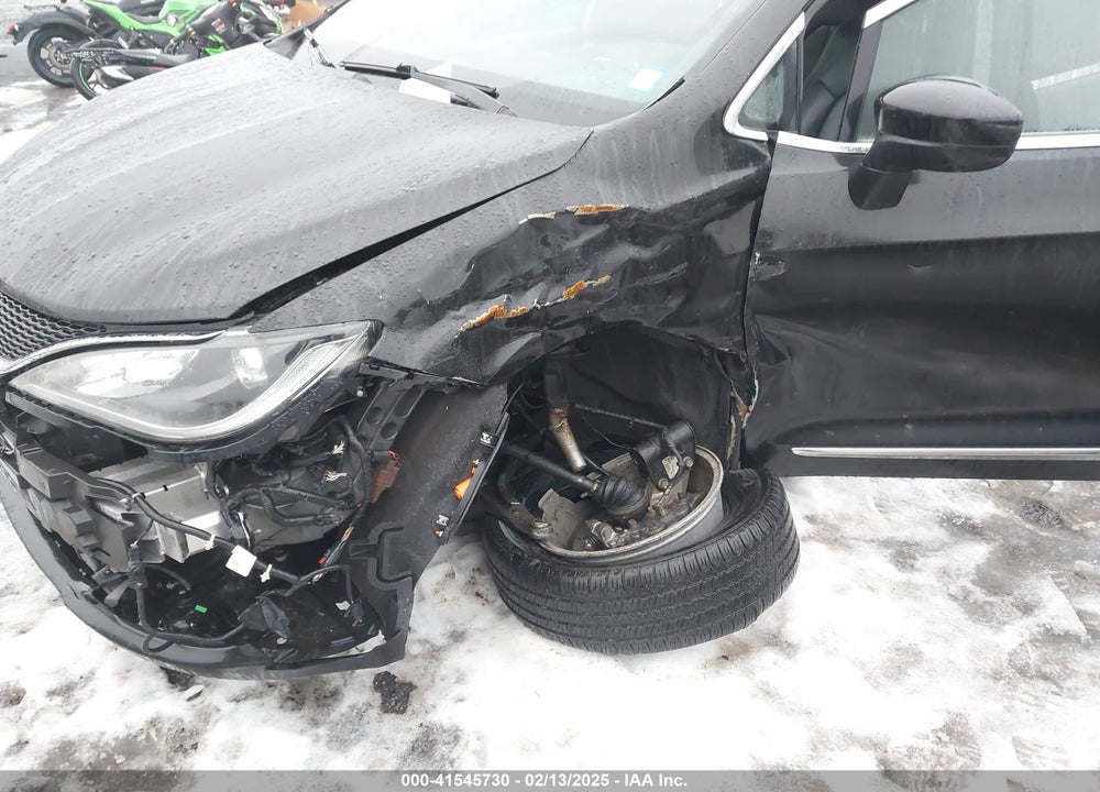 2019 CHRYSLER PACIFICA TOURING L VIN: 2C4RC1BG2KR715353