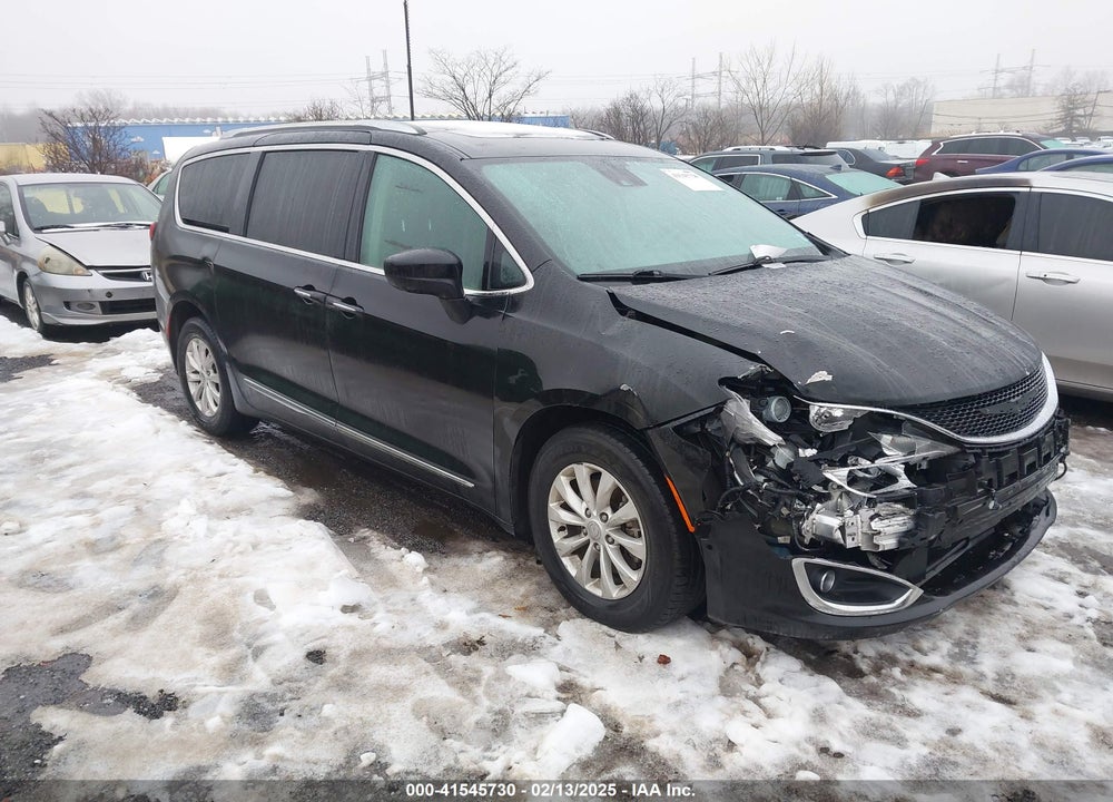 2019 CHRYSLER PACIFICA TOURING L VIN: 2C4RC1BG2KR715353