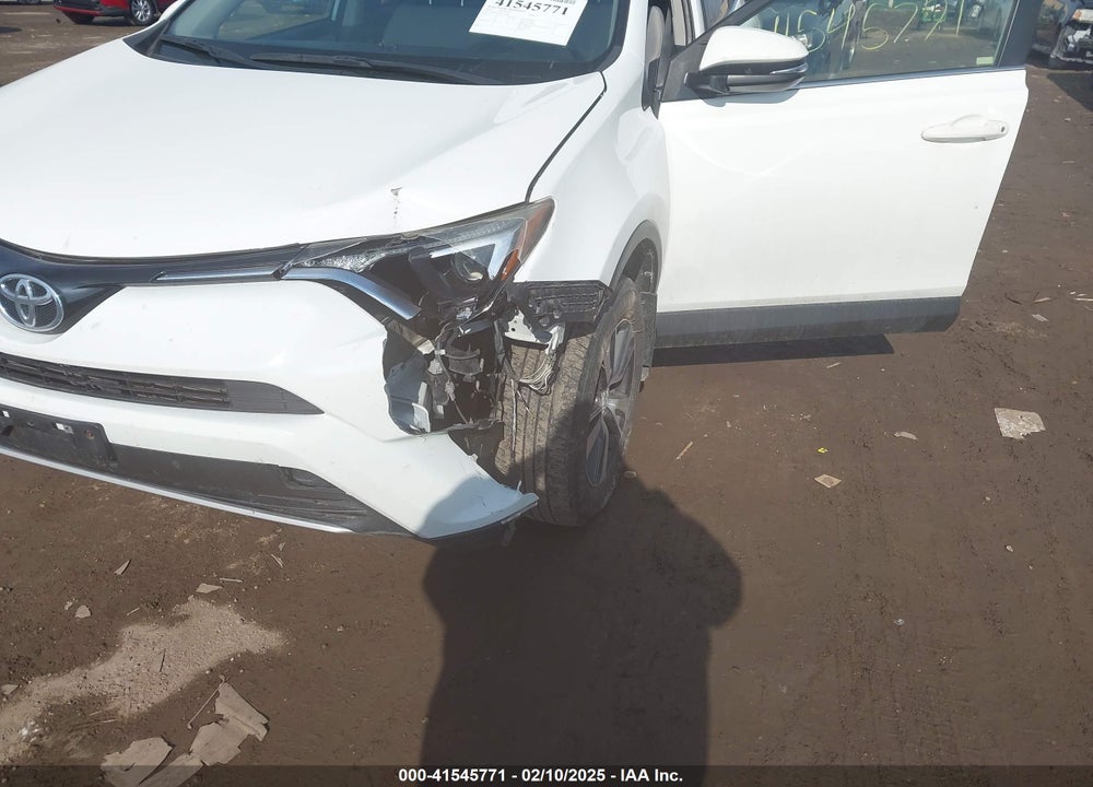 2016 TOYOTA RAV4 XLE VIN: JTMRFREV8GJ104562