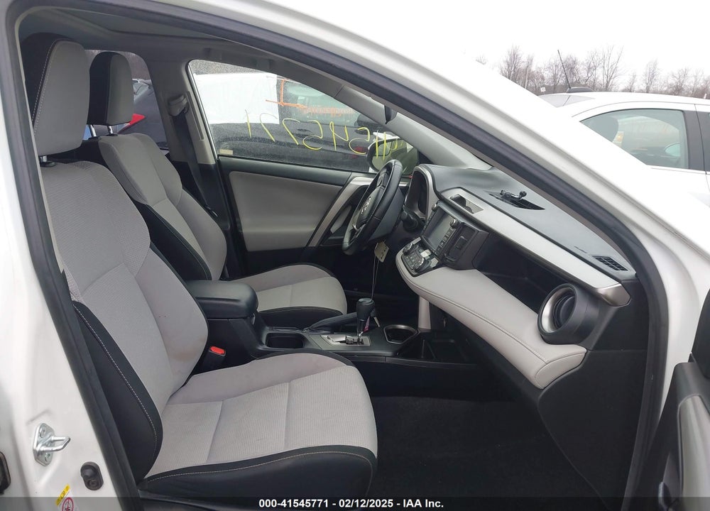 2016 TOYOTA RAV4 XLE VIN: JTMRFREV8GJ104562