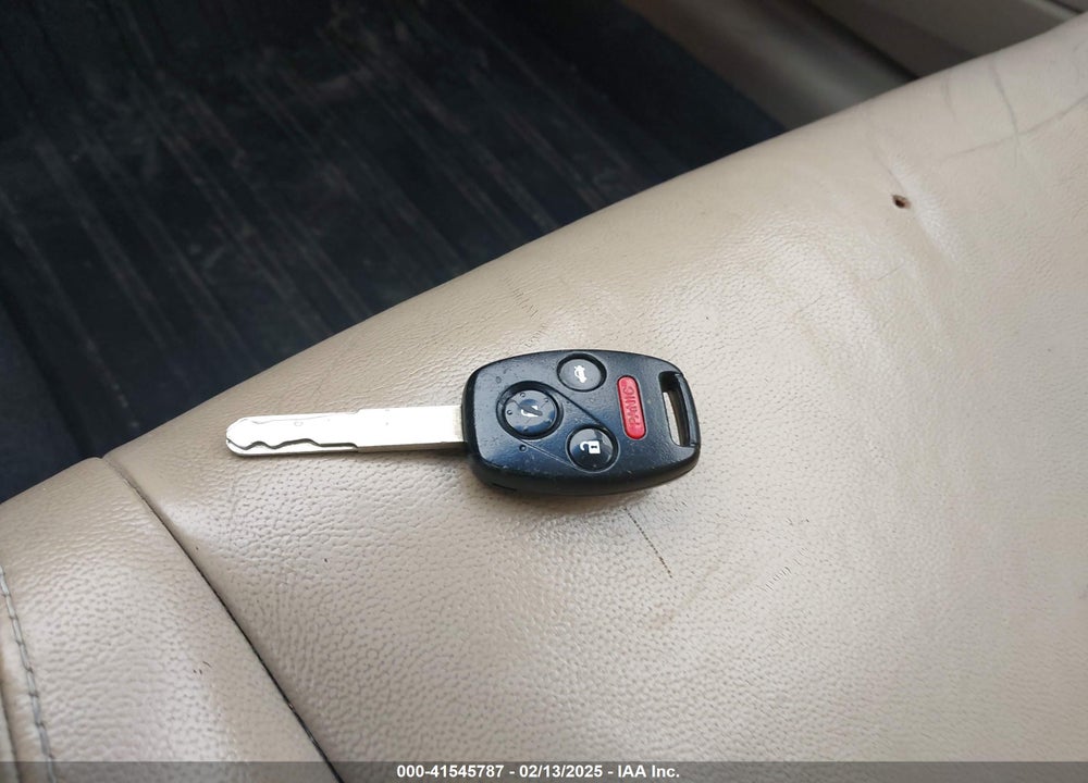 2011 HONDA ACCORD VIN: 1HGCS1B85BA012319