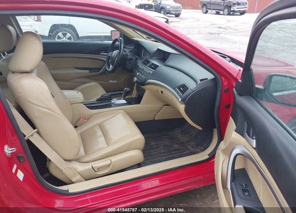 2011 HONDA ACCORD VIN: 1HGCS1B85BA012319