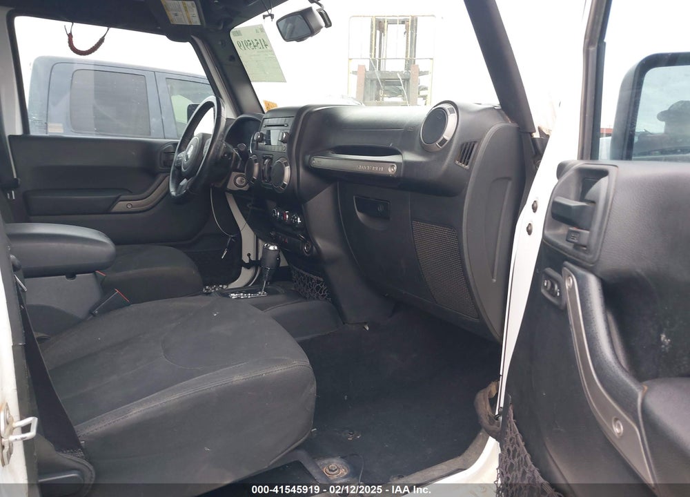2016 JEEP WRANGLER UNLIMITED SPORT VIN: 1C4BJWDG4GL330653