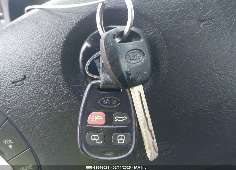 2005 KIA AMANTI VIN: KNALD124255069335