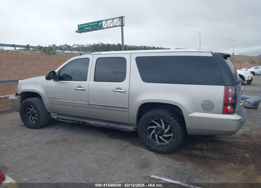 2009 GMC YUKON XL 1500 DENALI VIN: 1GKFK06229R274732