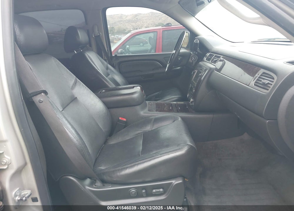 2009 GMC YUKON XL 1500 DENALI VIN: 1GKFK06229R274732