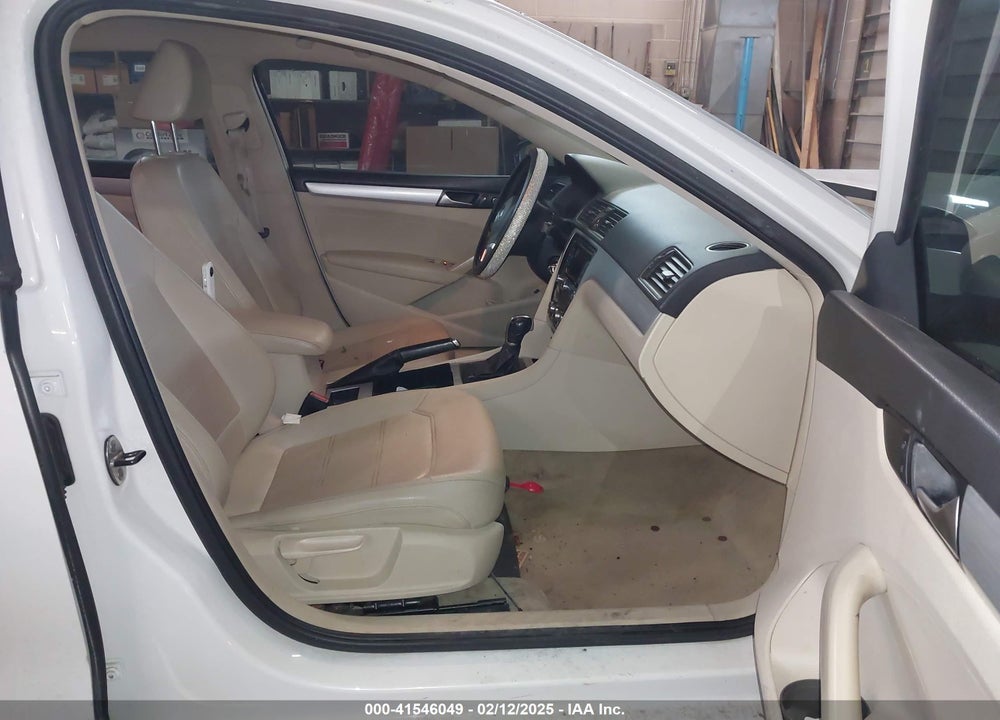 2012 VOLKSWAGEN PASSAT VIN: 1VWBP7A3XCC047638