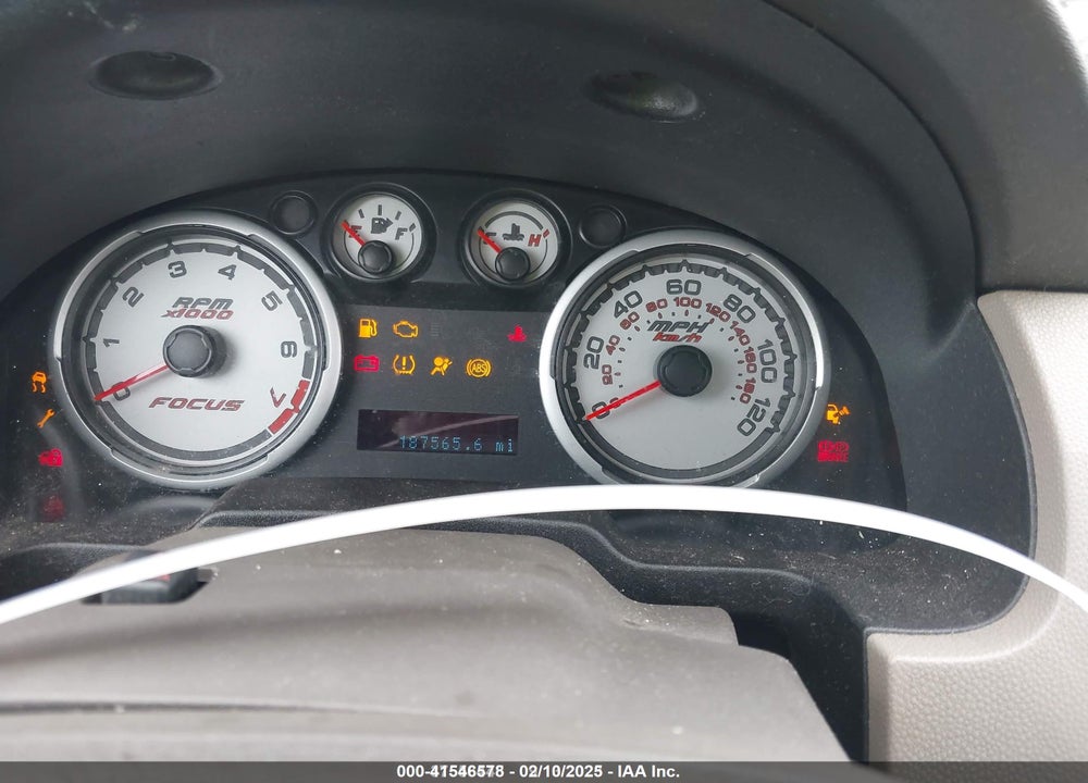 2011 FORD FOCUS VIN: 1FAHP3EN7BW105810