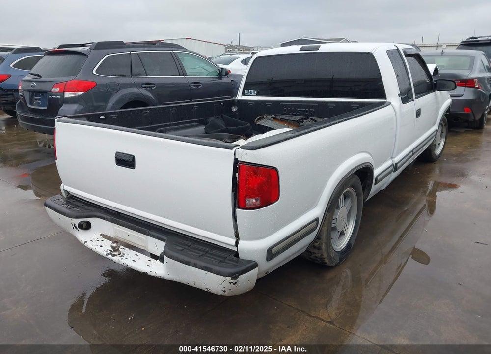 1998 CHEVROLET S-10 LS FLEETSIDE VIN: 1GCCS19X2W8244465