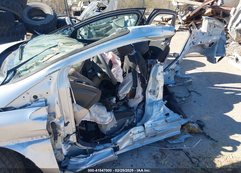2018 FORD FOCUS VIN: 1FADP3E21JL322919