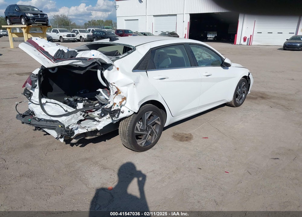 2024 HYUNDAI ELANTRA VIN: KMHLP4DG0RU838103