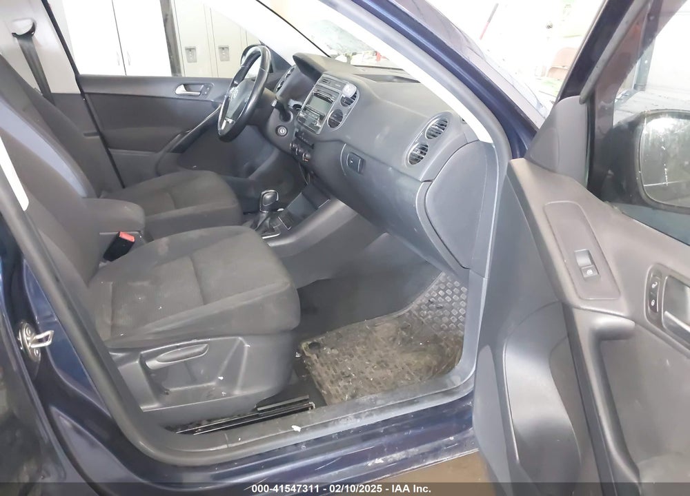 2014 VOLKSWAGEN TIGUAN VIN: WVGBV3AX0EW611962