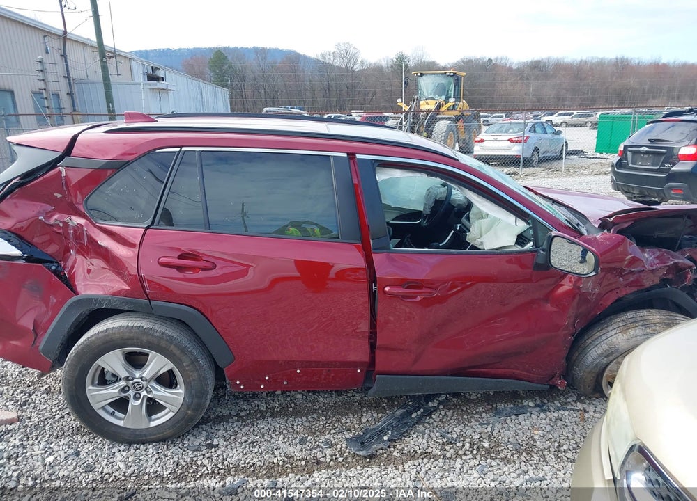 2021 TOYOTA RAV4 XLE VIN: 2T3P1RFVXMW216135