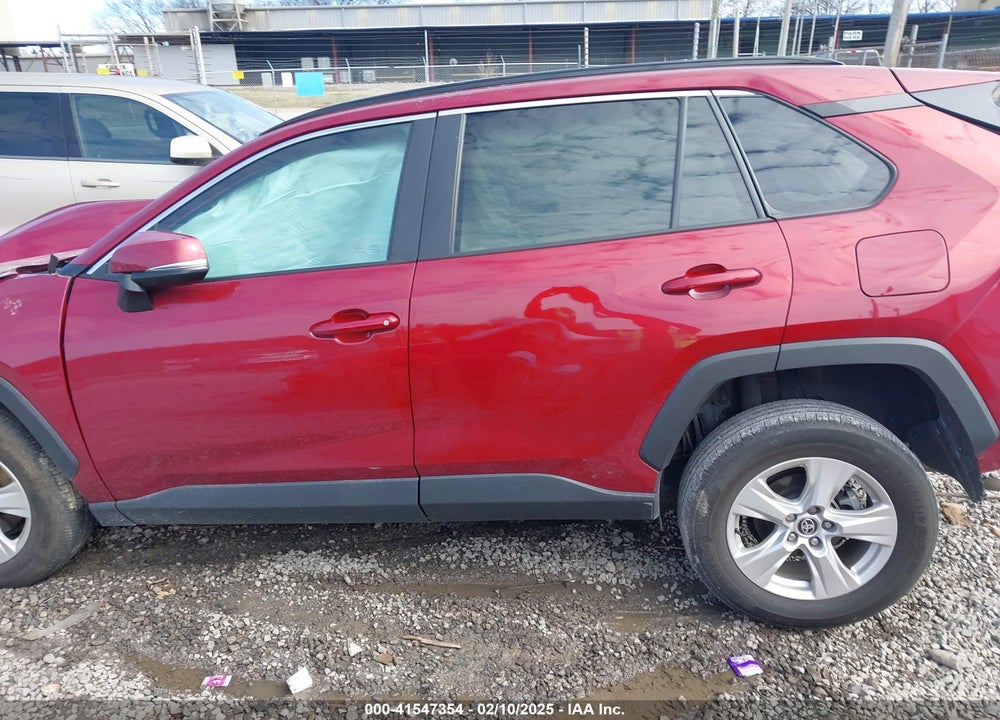 2021 TOYOTA RAV4 XLE VIN: 2T3P1RFVXMW216135