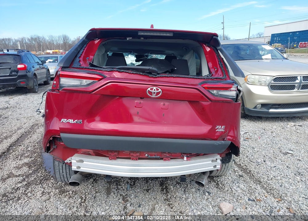 2021 TOYOTA RAV4 XLE VIN: 2T3P1RFVXMW216135