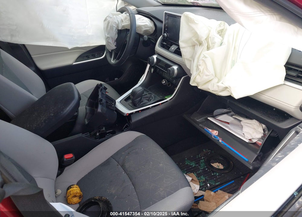 2021 TOYOTA RAV4 XLE VIN: 2T3P1RFVXMW216135