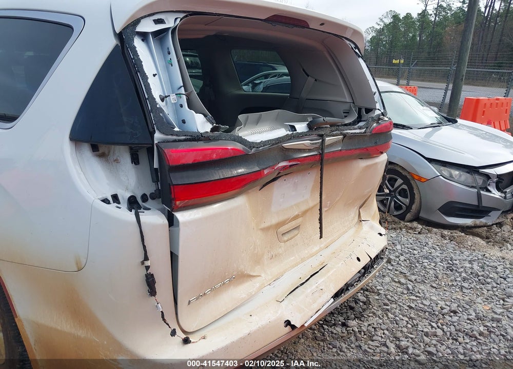 2024 CHRYSLER PACIFICA TOURING L VIN: 2C4RC1BG4RR120210