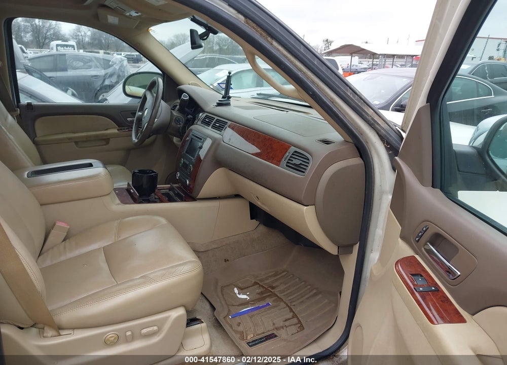 2010 CHEVROLET SUBURBAN 1500 LTZ VIN: 1GNUCKE05AR270519