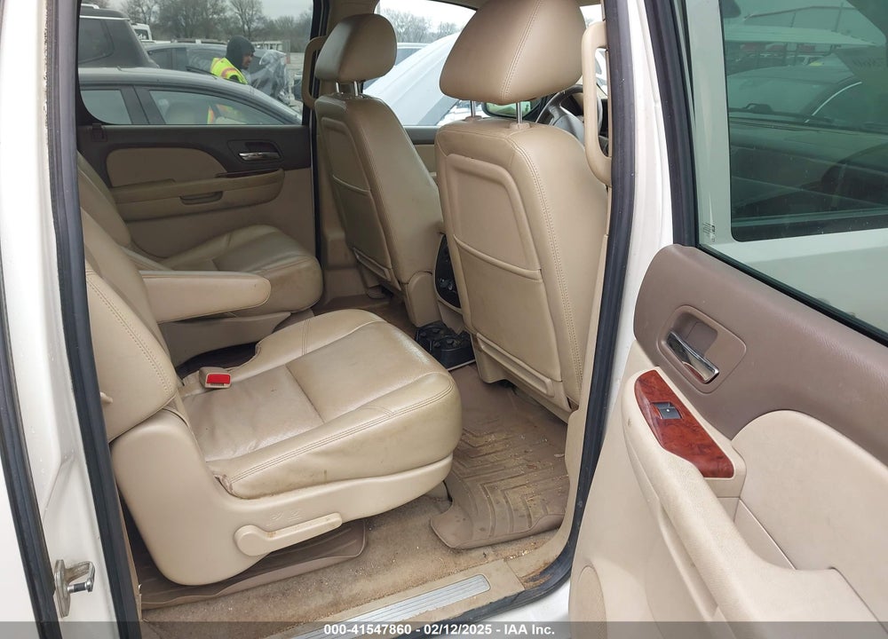 2010 CHEVROLET SUBURBAN 1500 LTZ VIN: 1GNUCKE05AR270519