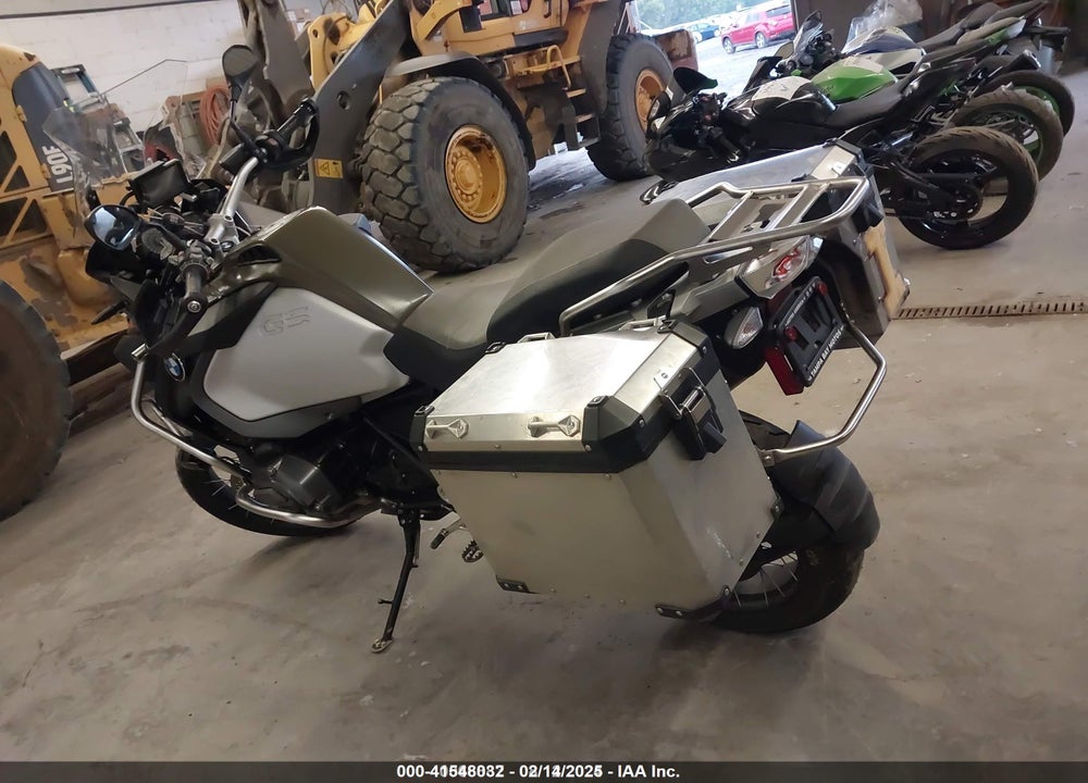 2015 BMW R1200 GS ADVENTURE VIN: WB10A1203FZ097177