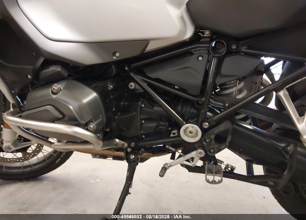 2015 BMW R1200 GS ADVENTURE VIN: WB10A1203FZ097177