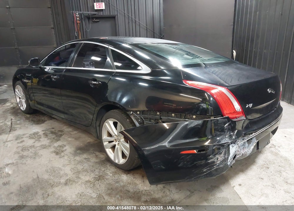 2011 JAGUAR XJ VIN: SAJWA1CB5BLV05500